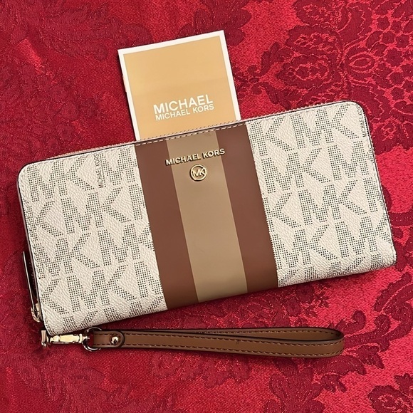 Brand New Michael Kors Large Vanilla Center Stripe Zip Around Wristlet Wallet - Picture 4 of 16